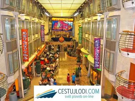 RCCL Adventure of the seas - promenáda