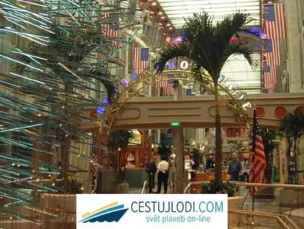 RCCL Adventure of the seas - vstup na promenádu