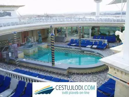 RCCL Adventure of the seas - bazén Coperta