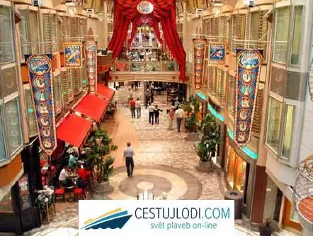 RCCL Freedom of the seas - promenáda