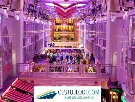 RCCL Indipendence of the seas - promenáda