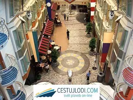 RCCL Liberty of the seas - promenáda