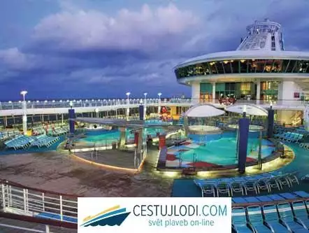 RCCL Navigator of the seas - bazén
