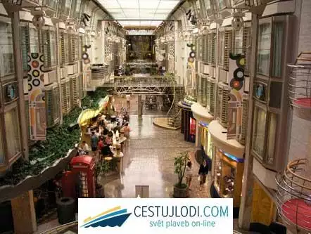 RCCL Voyager of the seas - promenáda